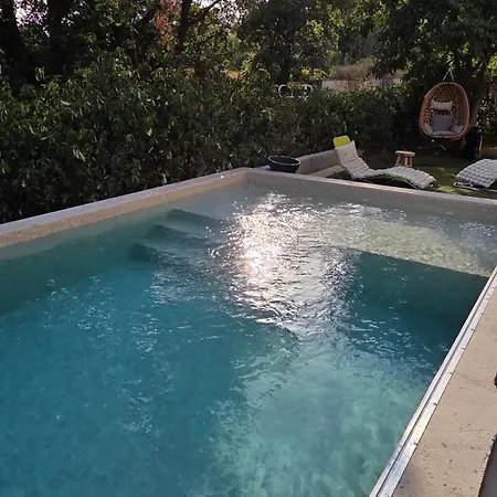 Belle Piscine, Grande Avec Douche 15 Minutes De Perpignan Et De L Espagne *